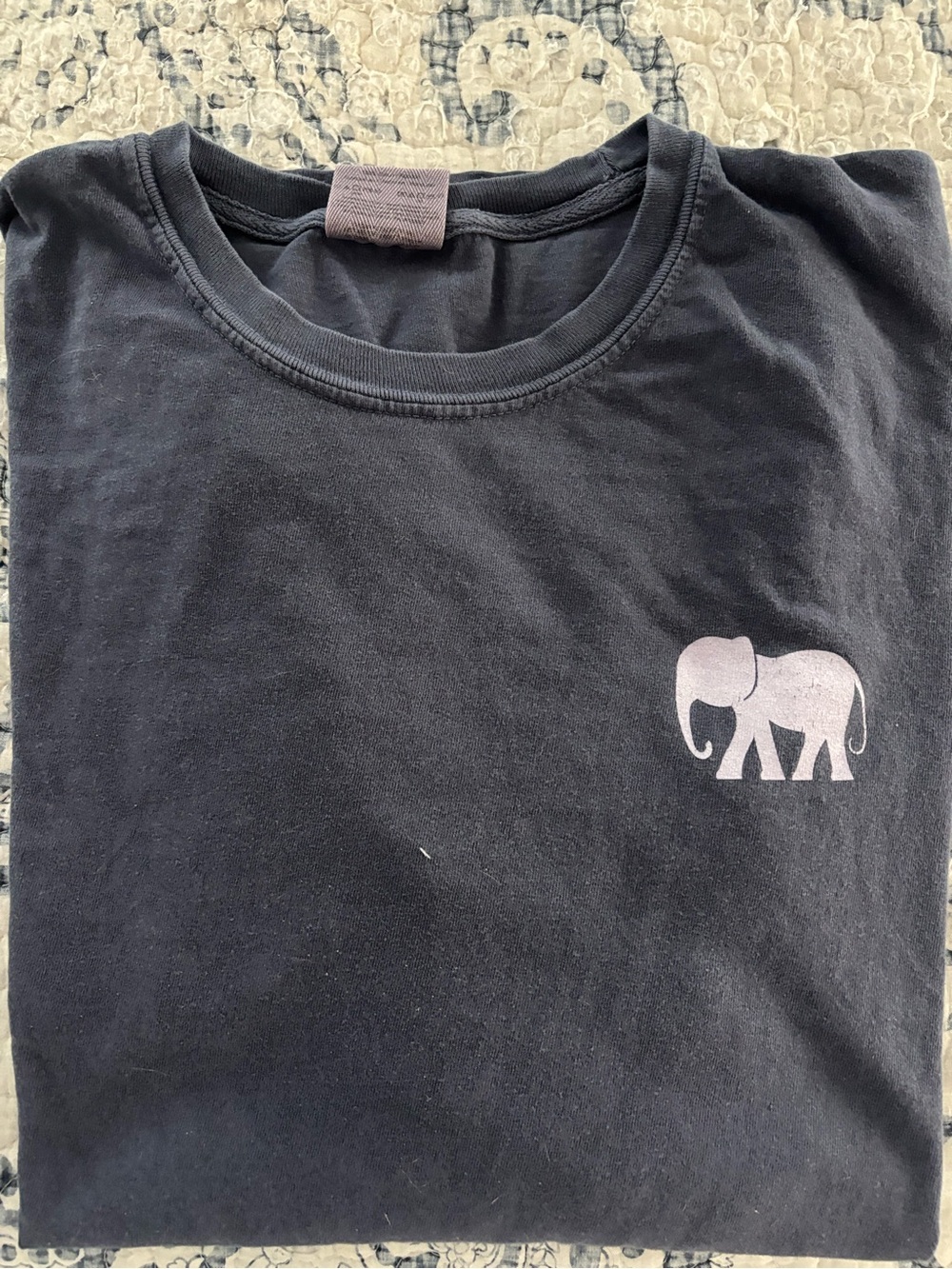 Men’s Short-Sleeve White Elephant Nantucket Graphic Tee - Black